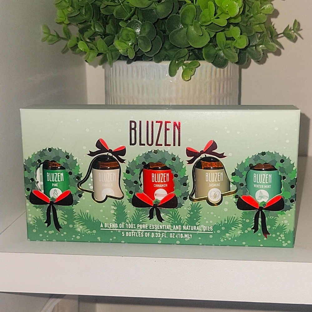 Bluzen Holiday Essential Oils Gift Box - 5 Bottles (10mL)